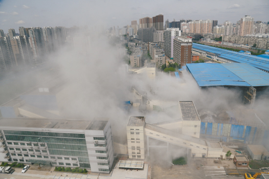 沈陽最高最大熱水鍋爐煙囪昨日被拆